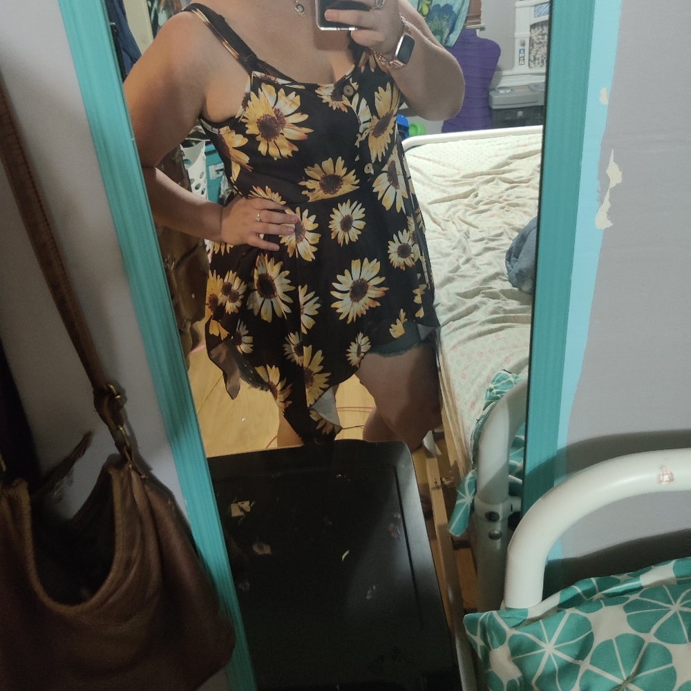 3/25 Adorable sunflower top